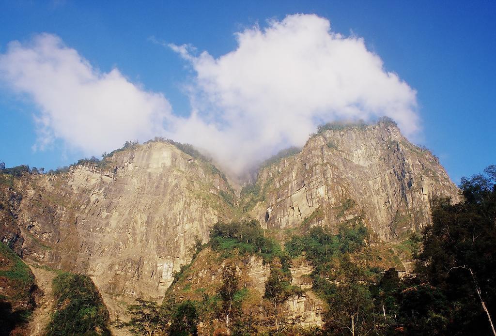 Alishan Shermuh Tourist Hotel Жонгженг Екстериор снимка